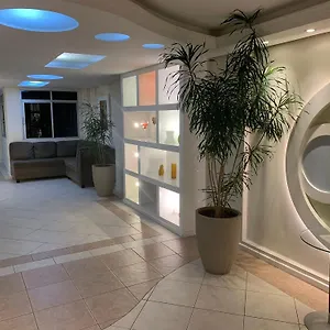 Apto Na Av Brasil Frente Ao Shopping,4min Da Apartamento